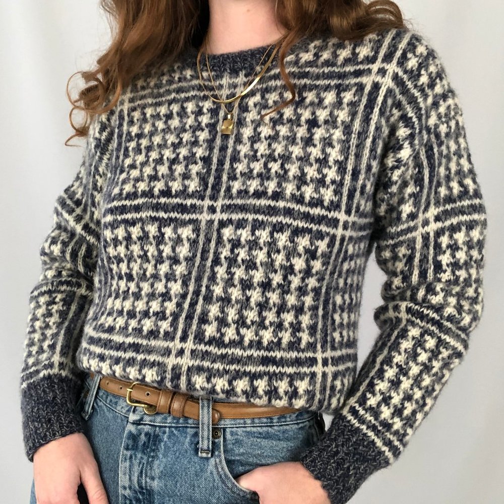 Stunning Vintage 100% Wool Knit Oversized Houndstooth Plaid Crew Sweater Preppy - Picture 1 of 10